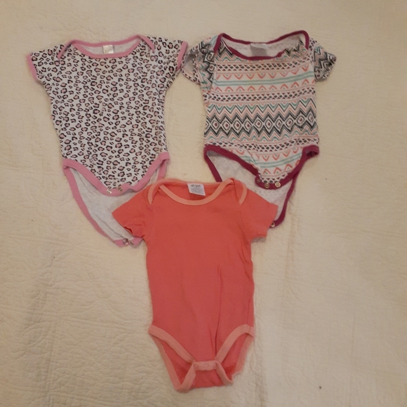 6-12 month girl onesies - Picture 1 of 1